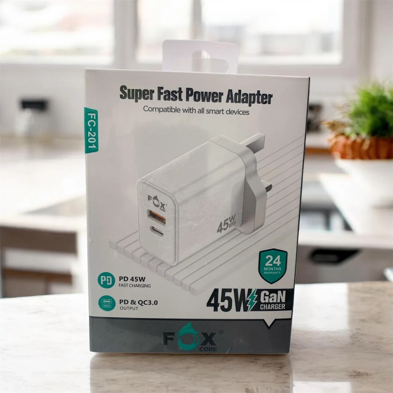 شاحن جداري بقوة 45 واط، بمنفذين شحن PD و USB ويدعم تقنية GaN من فوكس كور